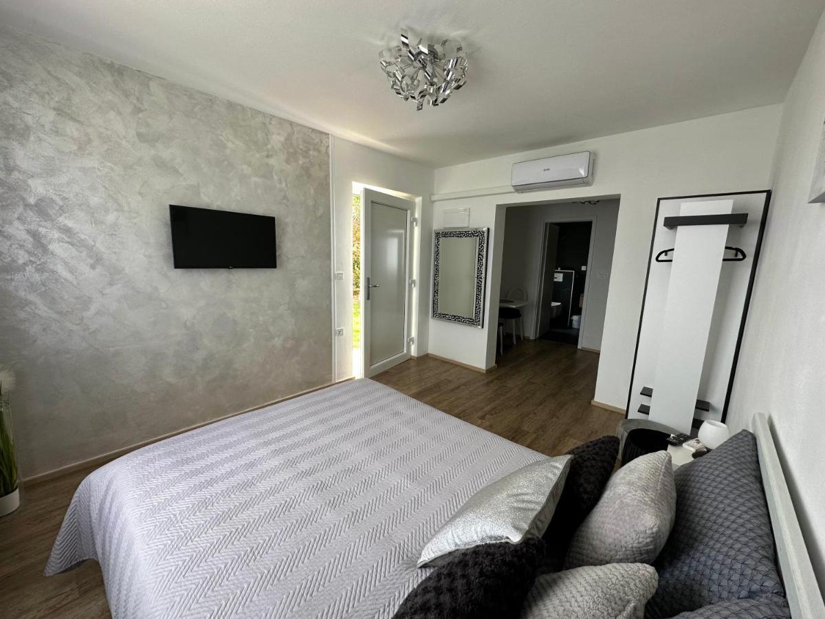 Apartmaji Meli Pu Izola Exterior foto