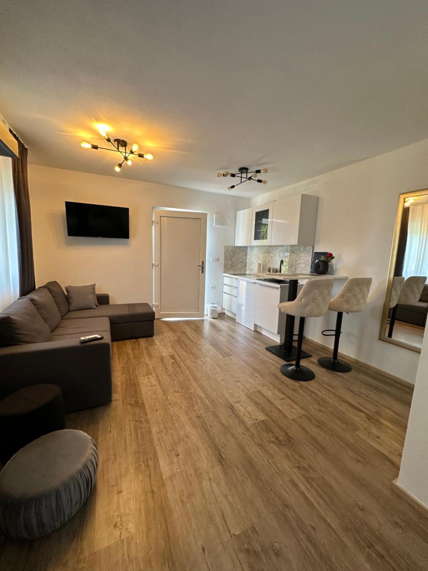 Apartmaji Meli Pu Izola Exterior foto